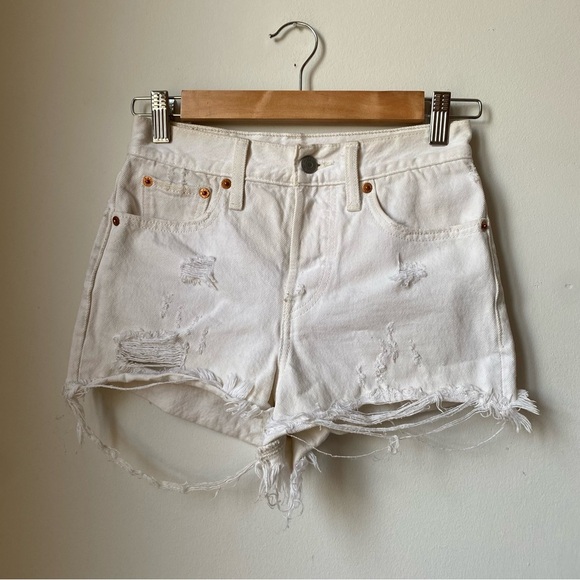 Levi's Women's White Denim Shorts - Picture 2 of 3